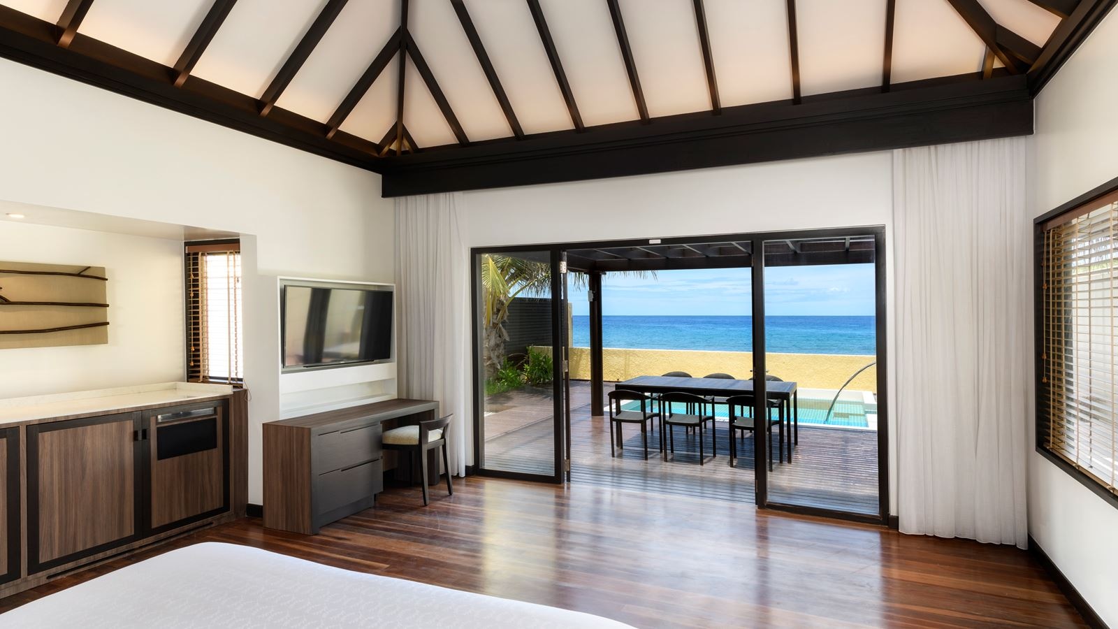 rooms-ocean-pool-villa