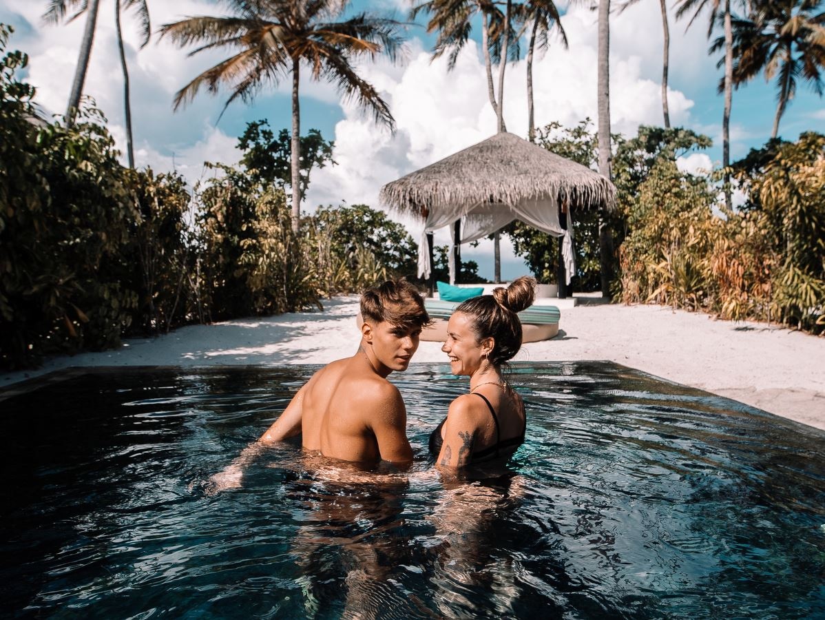 rooms-deluxe-beach-villa-with-pool