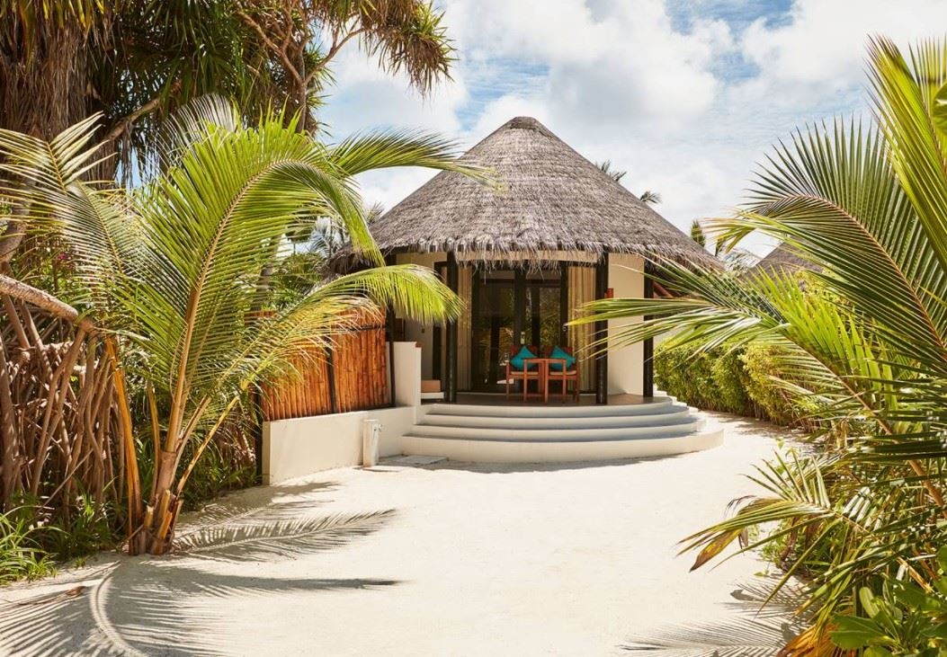 rooms-pool-beach-villa