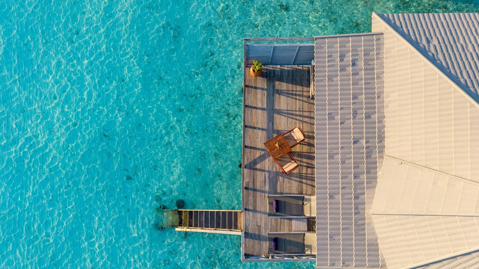 rooms-jacuzzi-water-villa