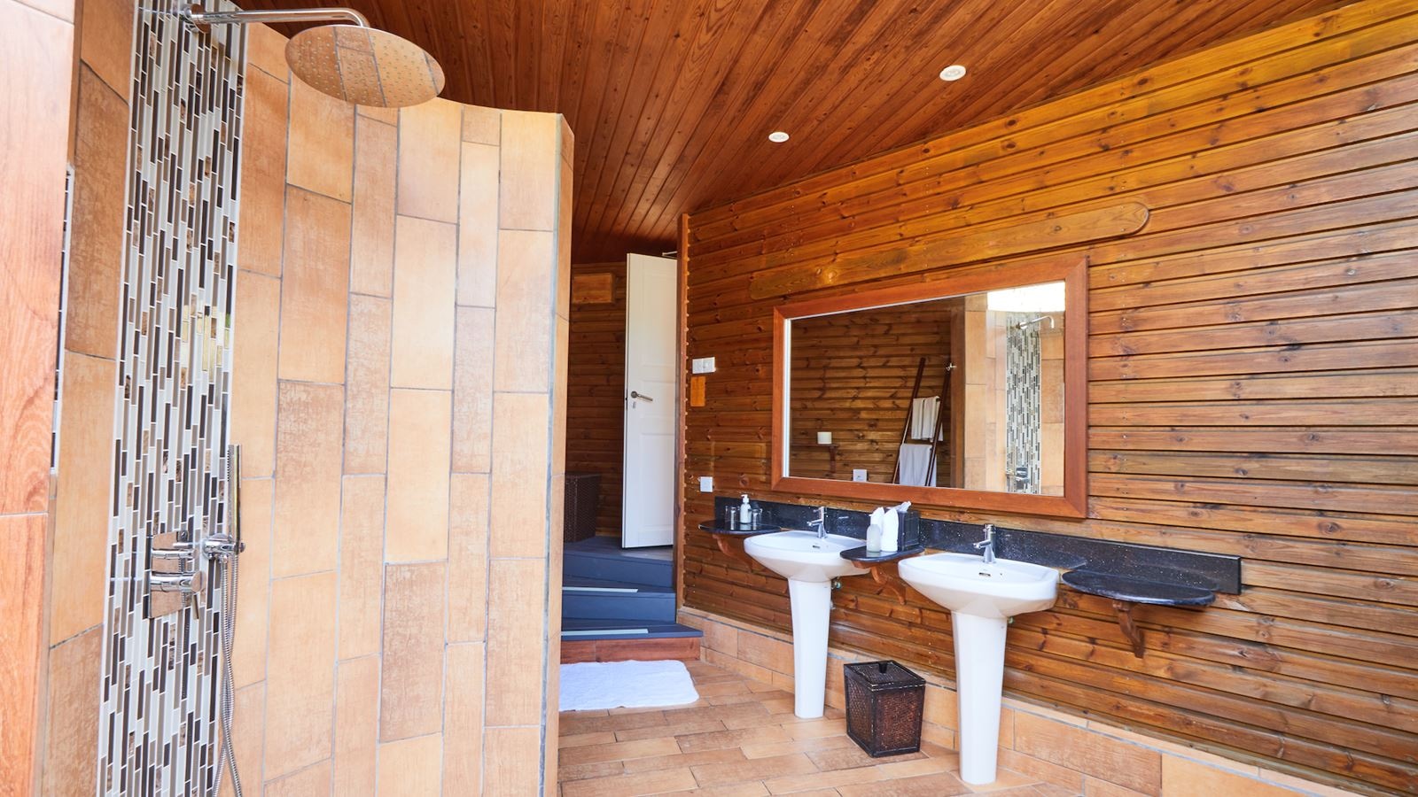 rooms-o-jacuzzi-beach-villas