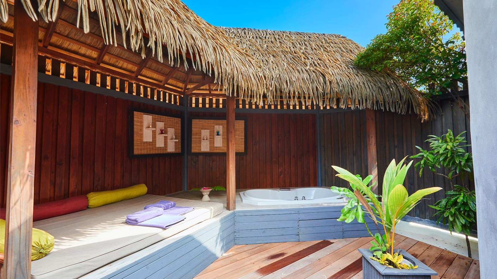 rooms-o-jacuzzi-beach-villas