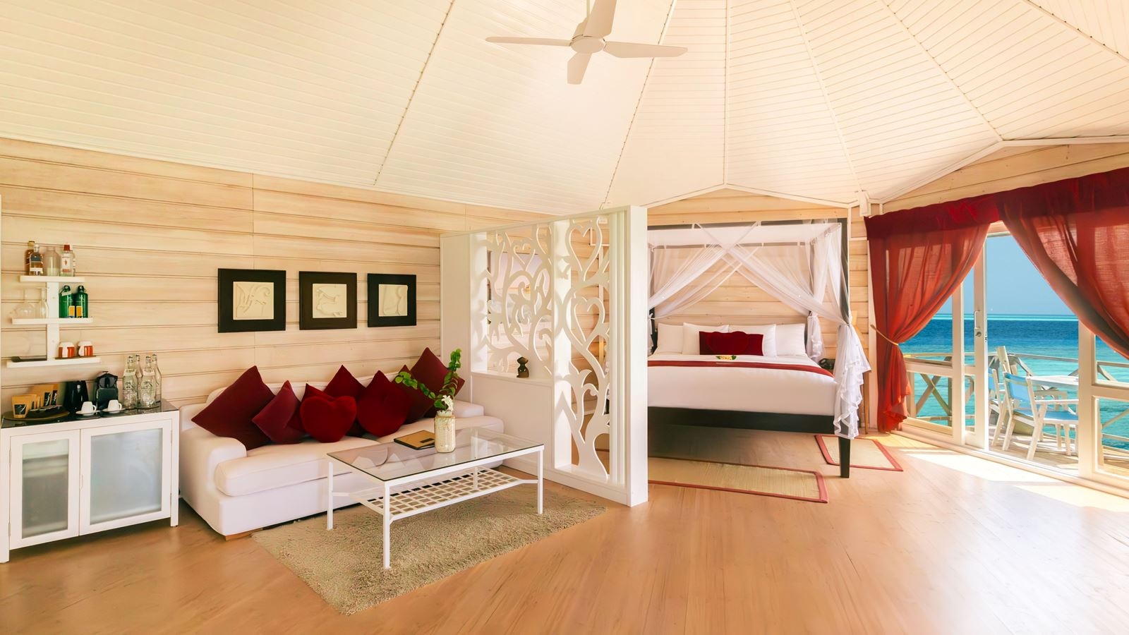 rooms-sangu-water-villa-honeymoon-suite