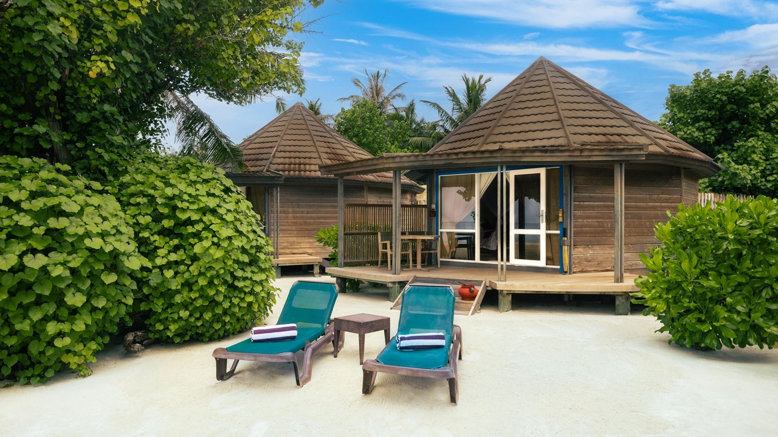 rooms-o-jacuzzi-beach-villas