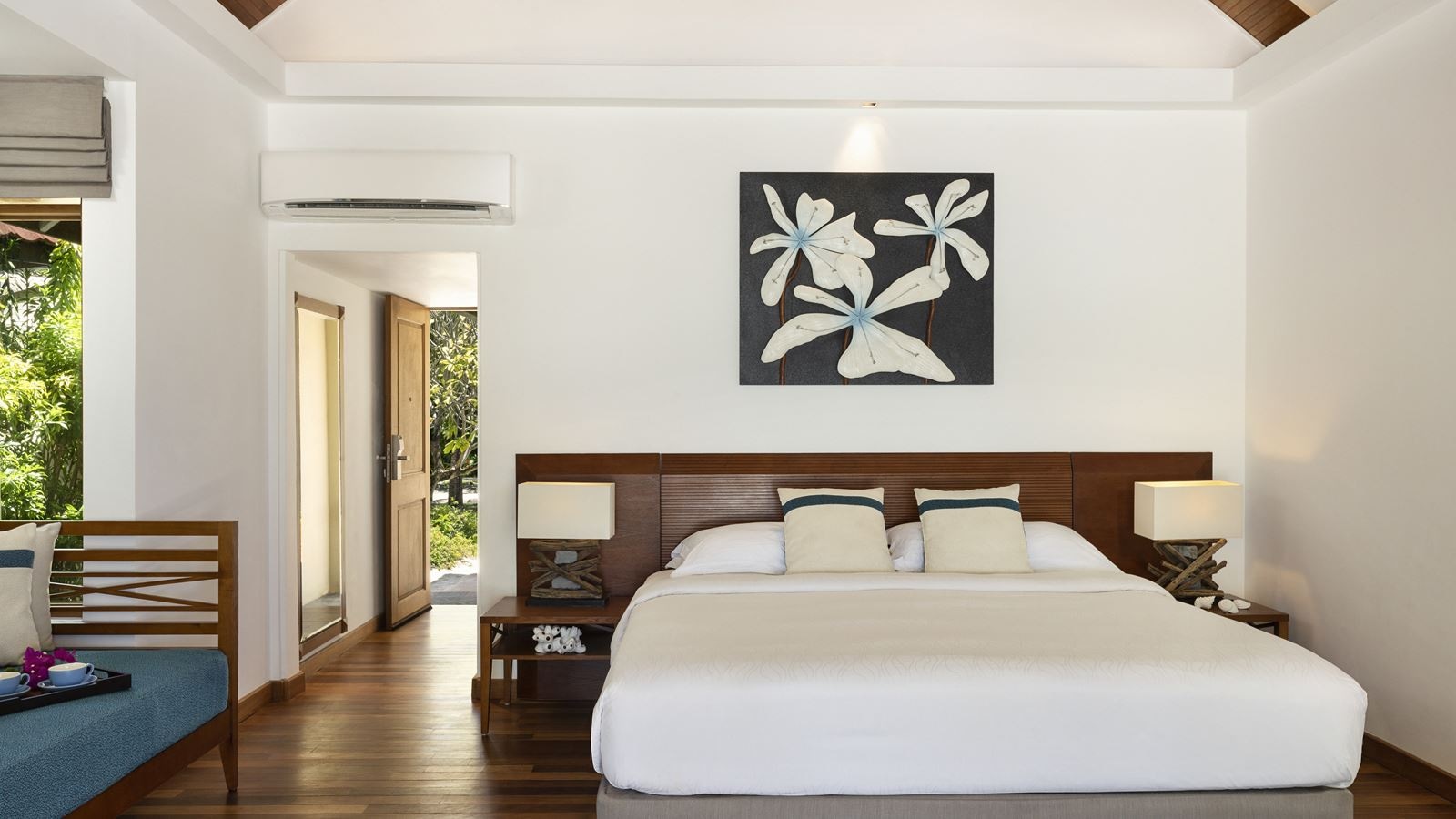 rooms-deluxe-bungalow