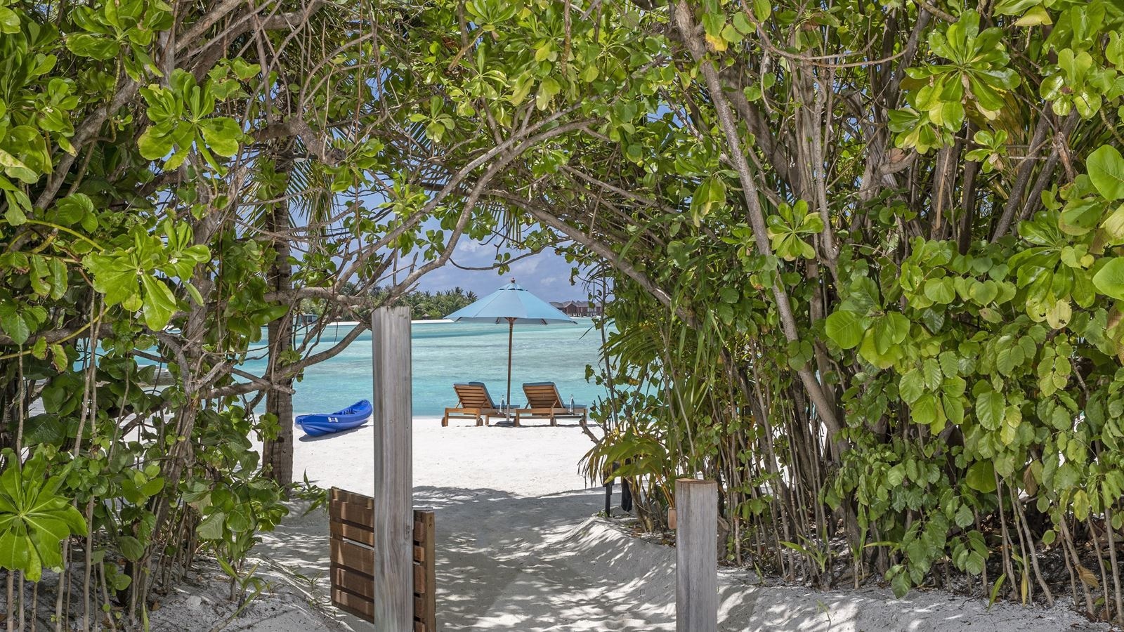 rooms-beach-house-with-pool