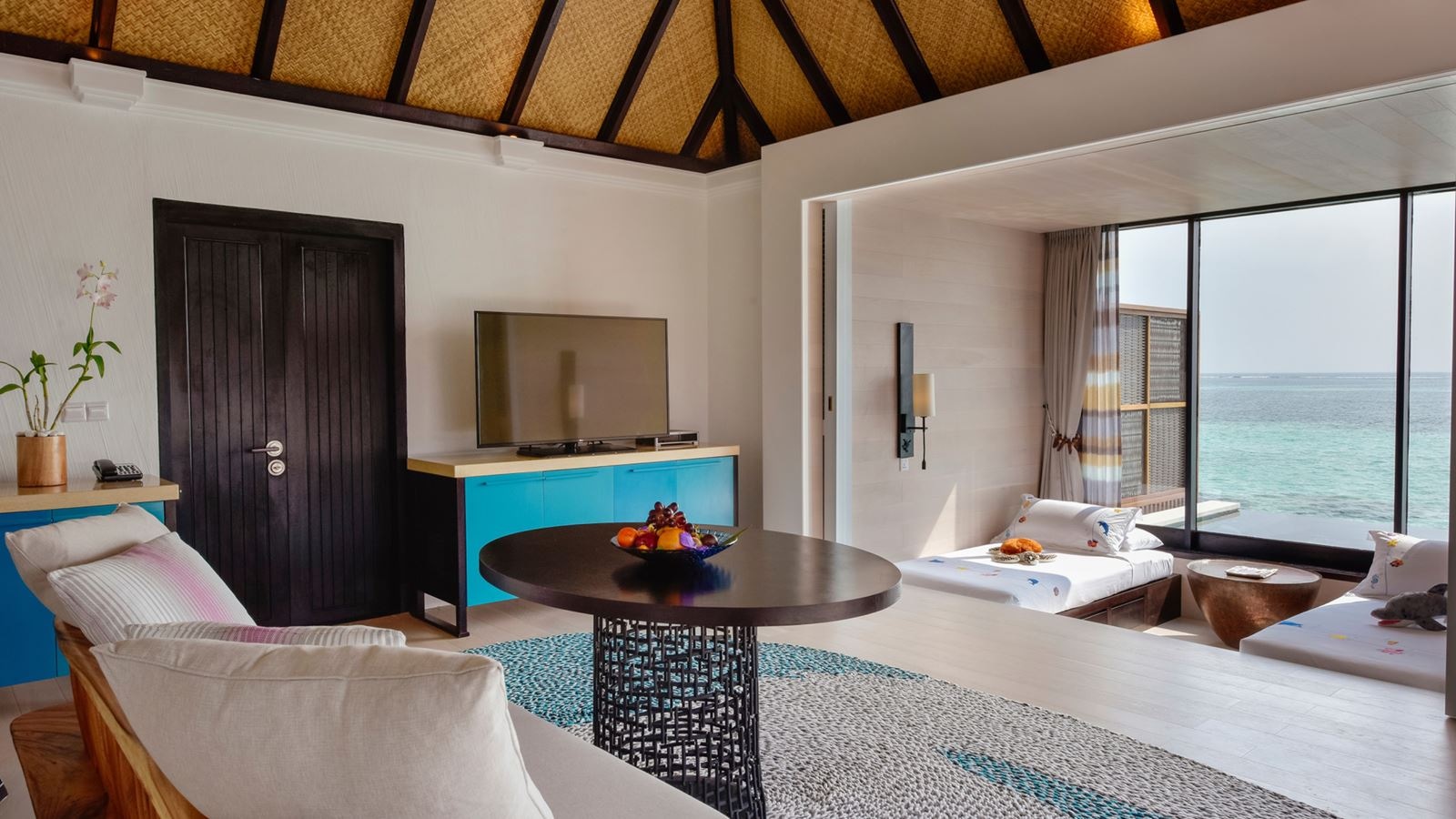 rooms-family-water-villa-with-pool