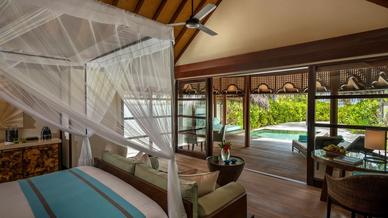 rooms-family-beach-bungalow-with-pool