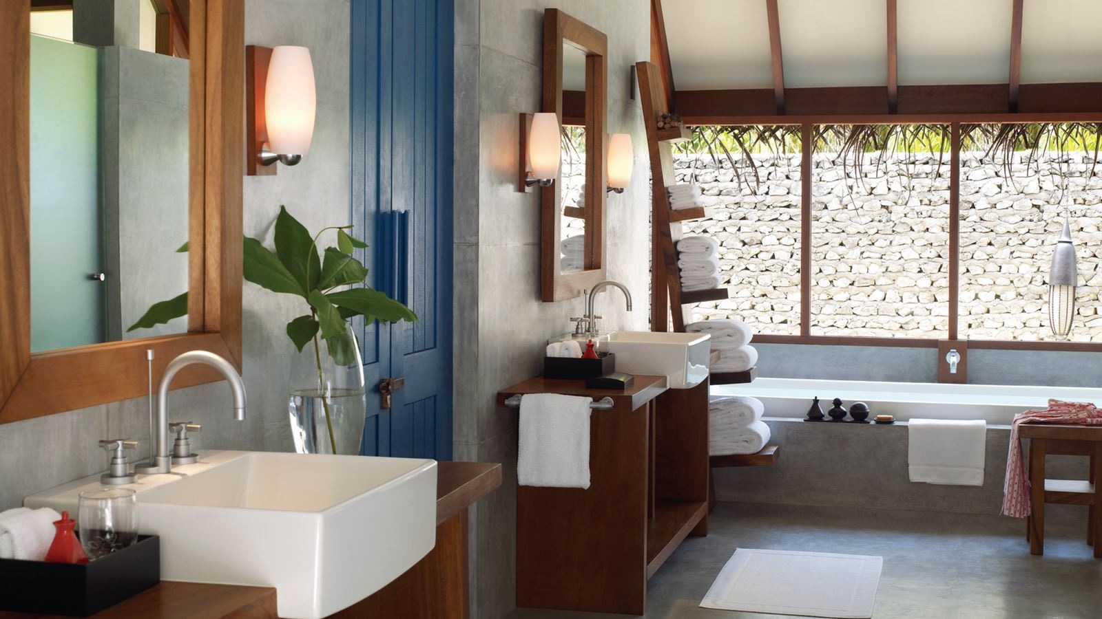 rooms-oceanfront-bungalow-with-pool