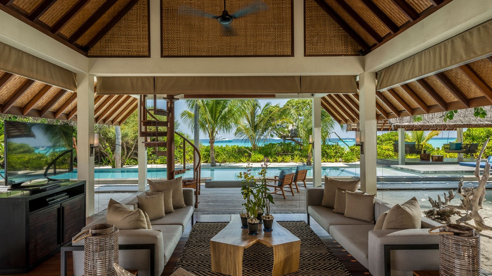 rooms-twobedroom-royal-beach-villa