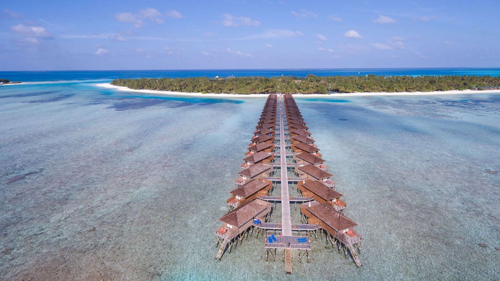rooms-jacuzzi-water-villa