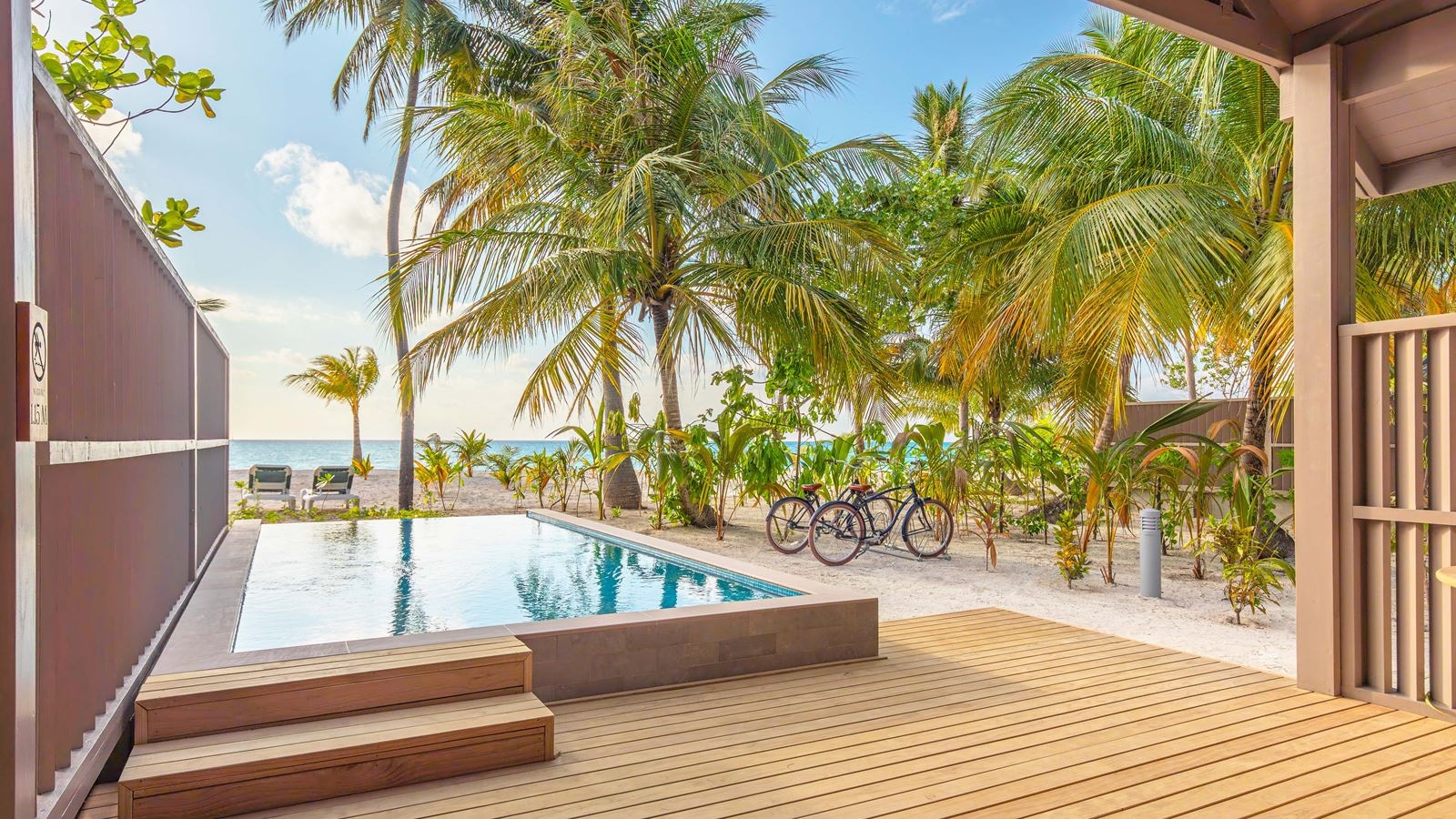 rooms-beach-pool-villa