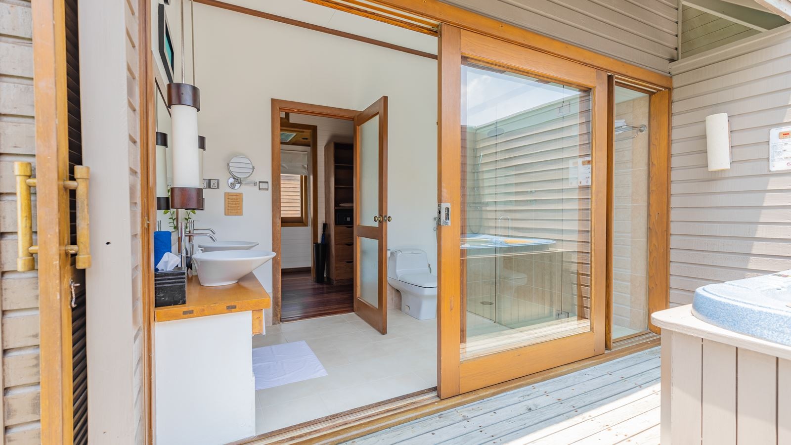 rooms-ocean-villa-18+-adults-only