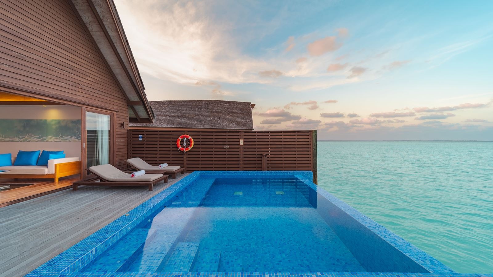 rooms-ocean-villa-with-pool