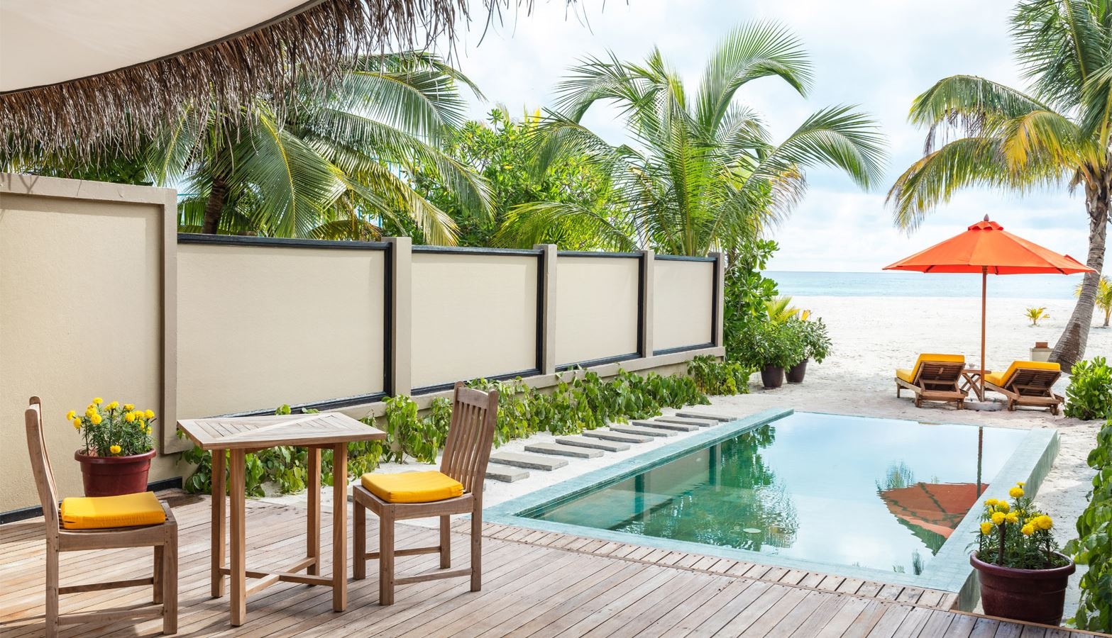 rooms-beachfront-infinity-pool-villa