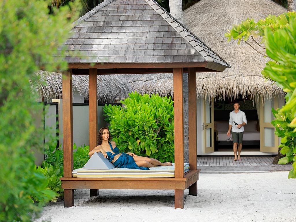 rooms-deluxe-beachfront--pool-villa