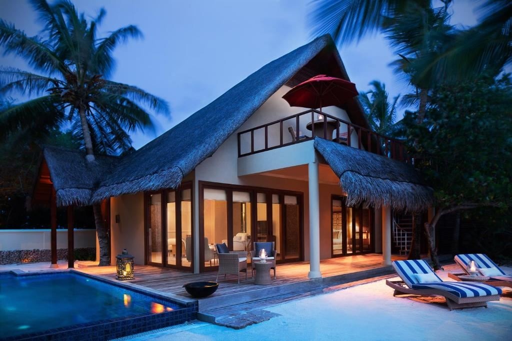 rooms-one-bedroom-beach-suite-with-pool