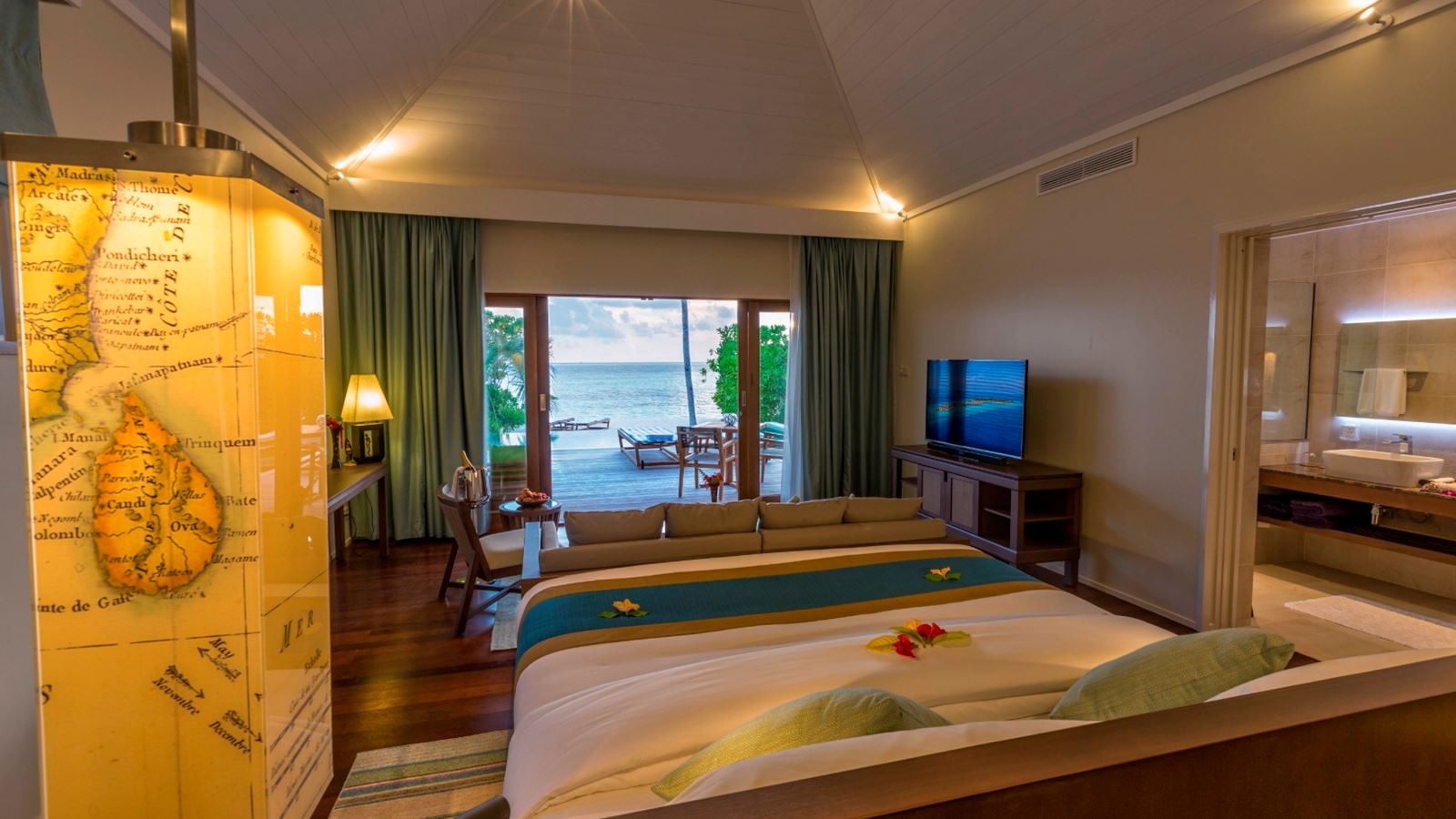 rooms-beach-pool-villa