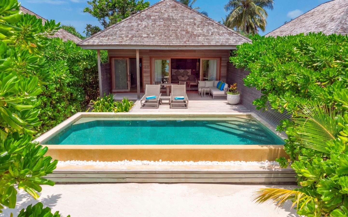 rooms-beach-pool-villa