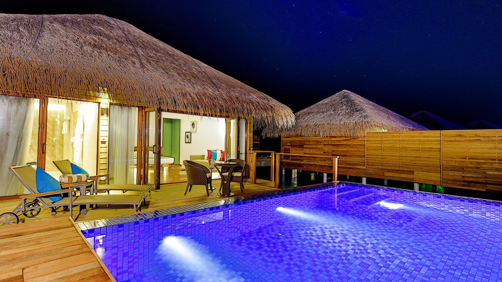 rooms-lagoon-suite-pool
