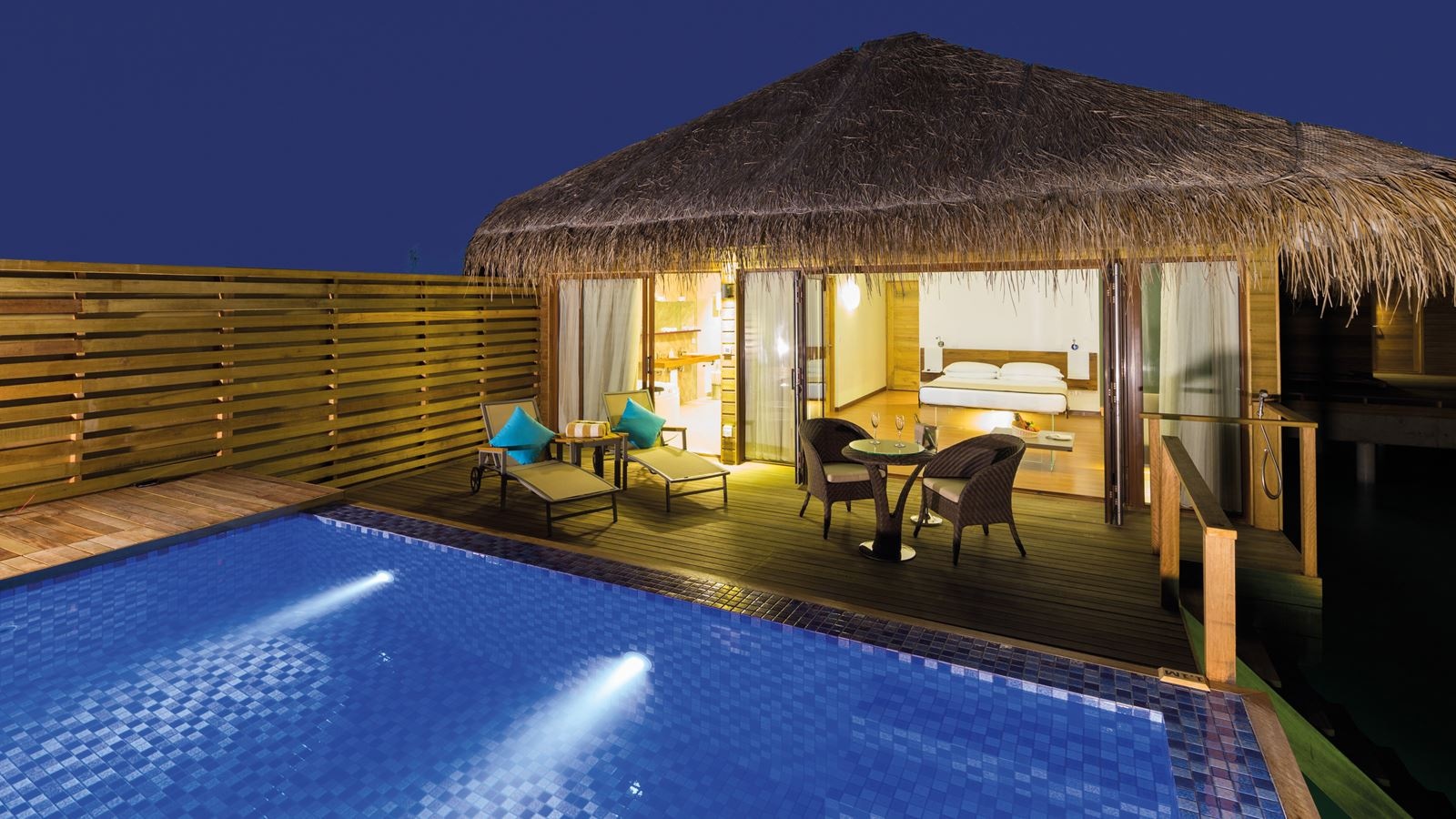 rooms-lagoon-suite-pool