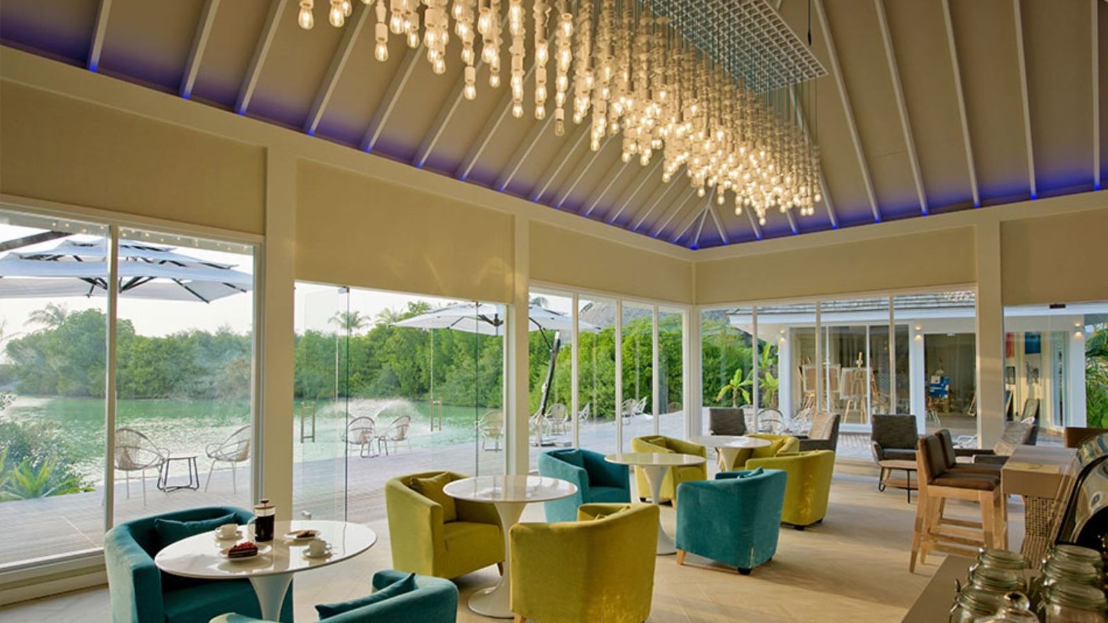 restaurants-aroma-art-café