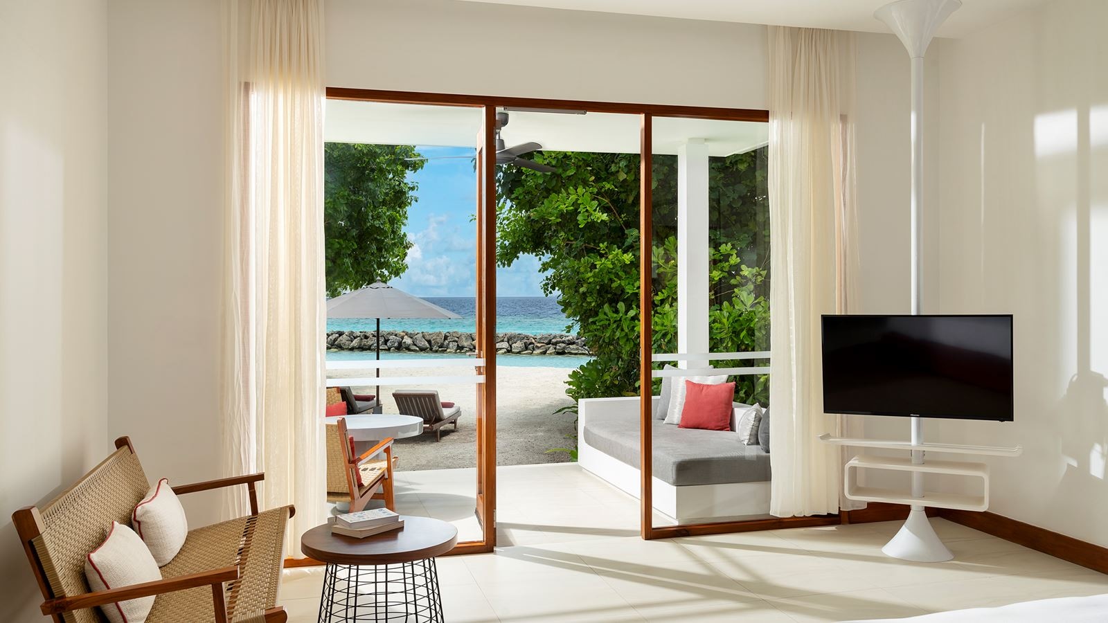 rooms-deluxe-beach-bungalow