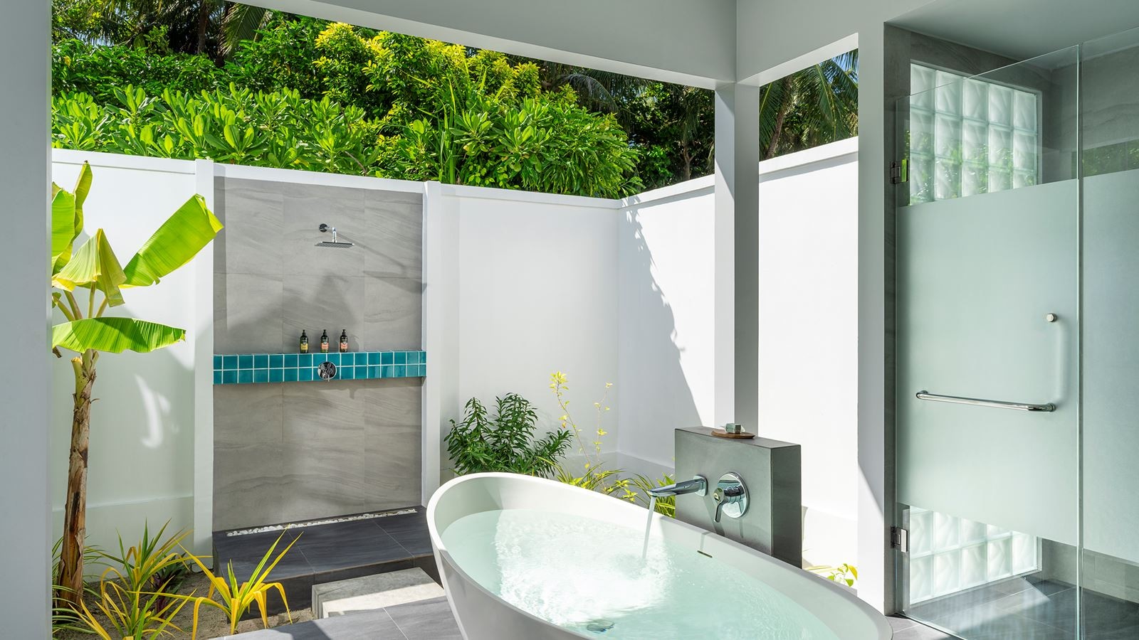 rooms-beach-villa-with-pool