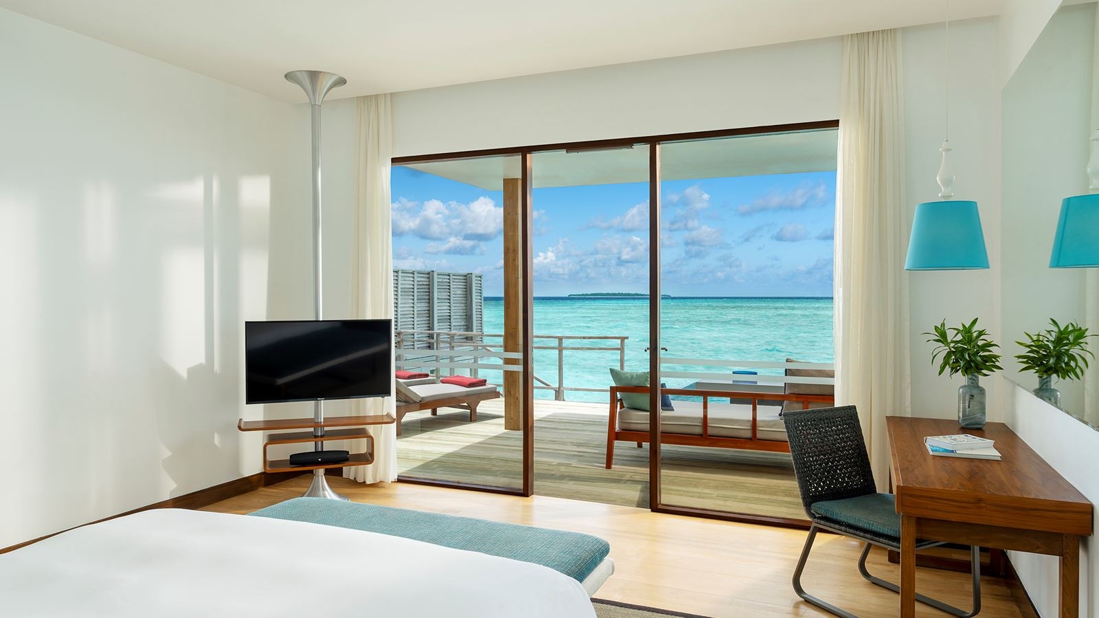 rooms-lagoon-villa-with-pool