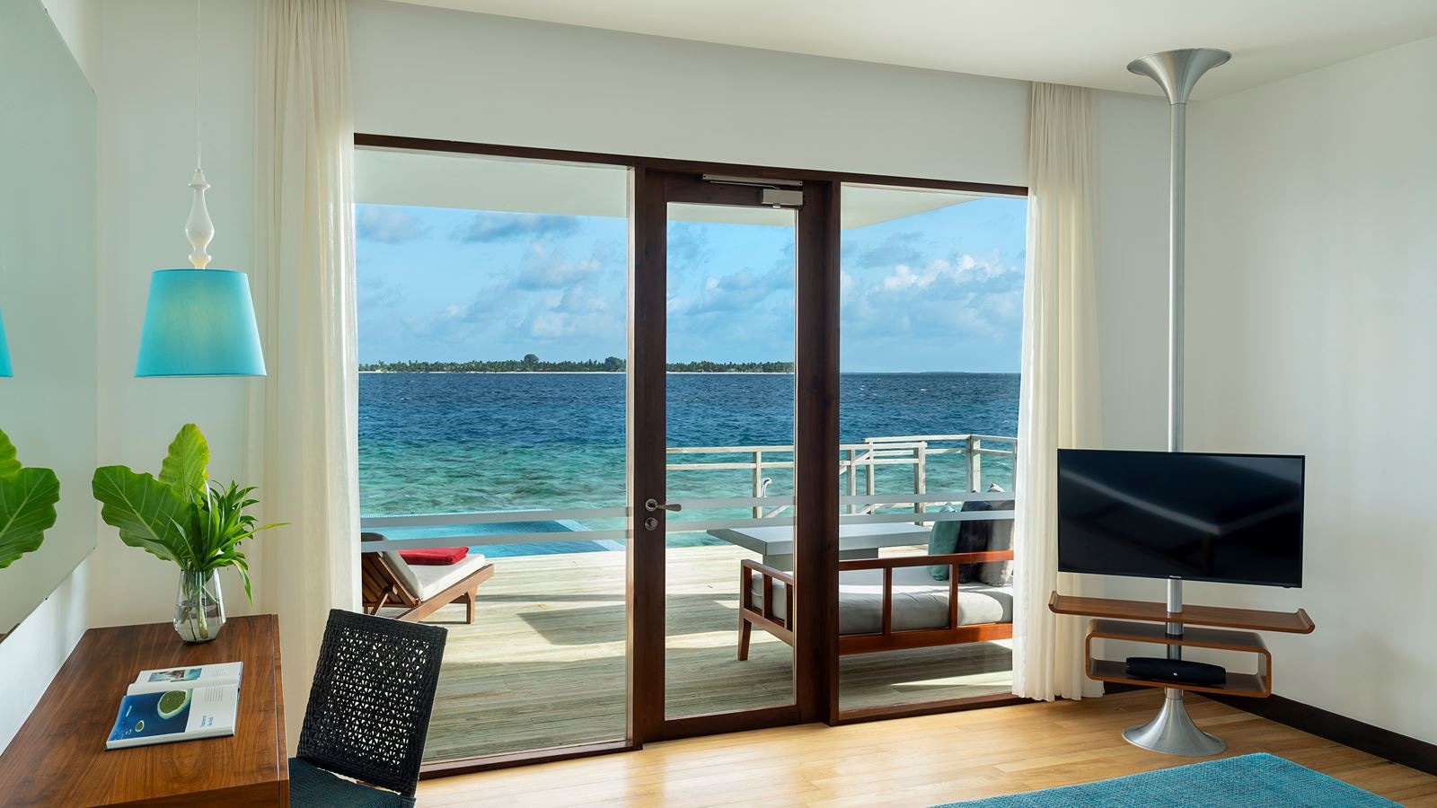 rooms-lagoon-villa-with-pool