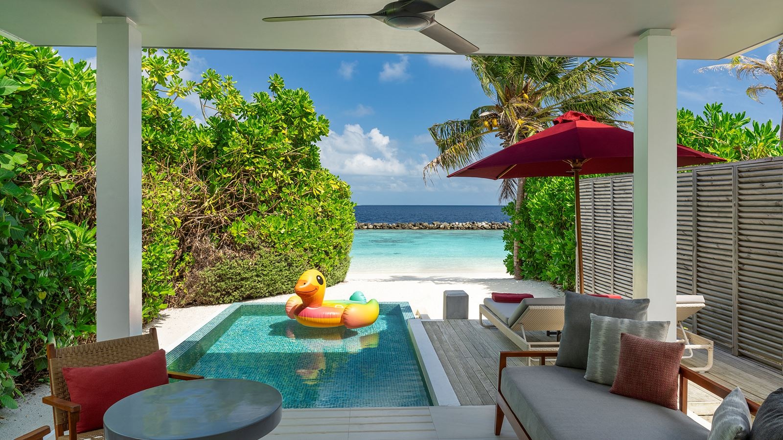 rooms-beach-suite-with-pool