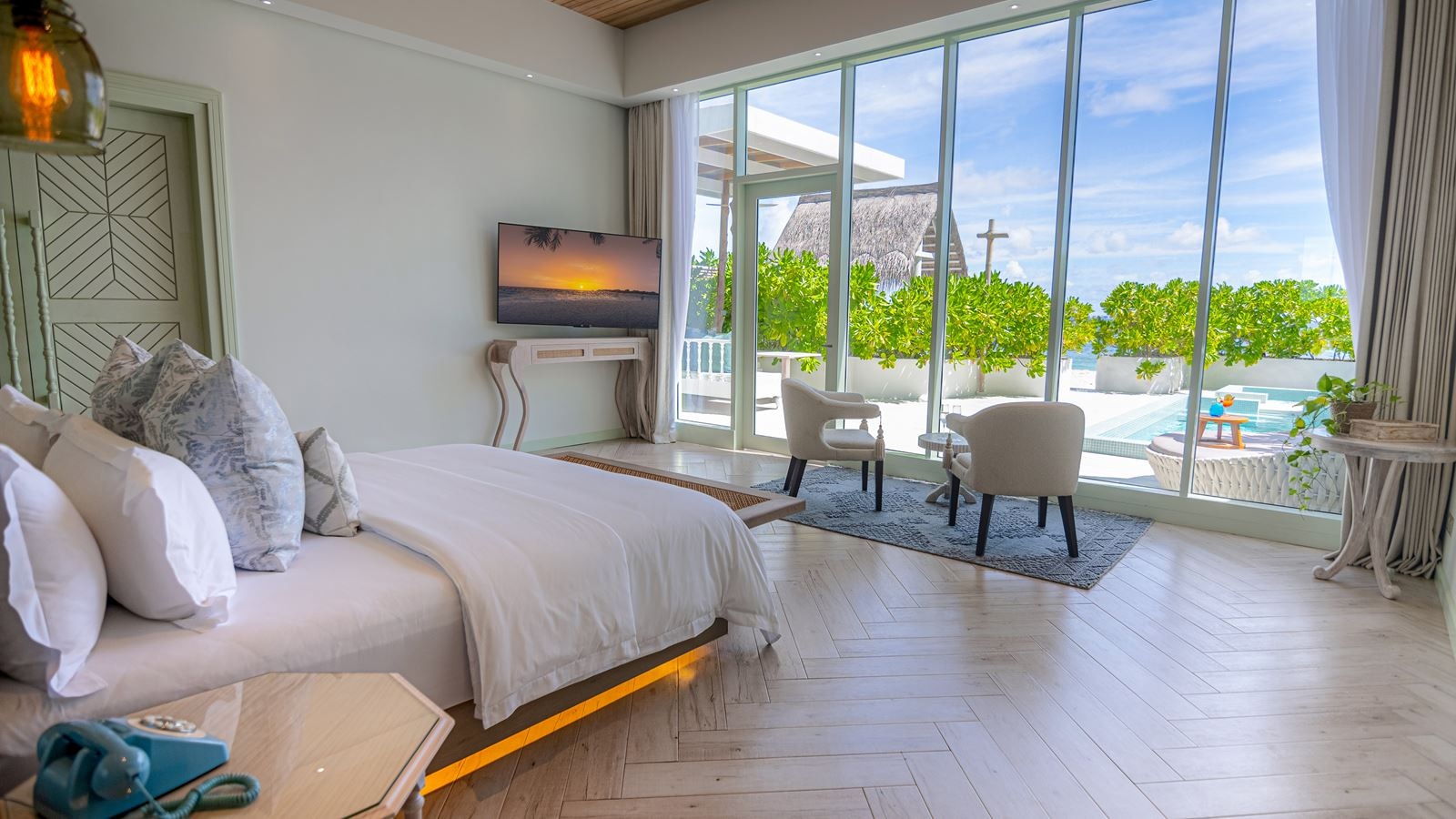 rooms-beach-pool-suite