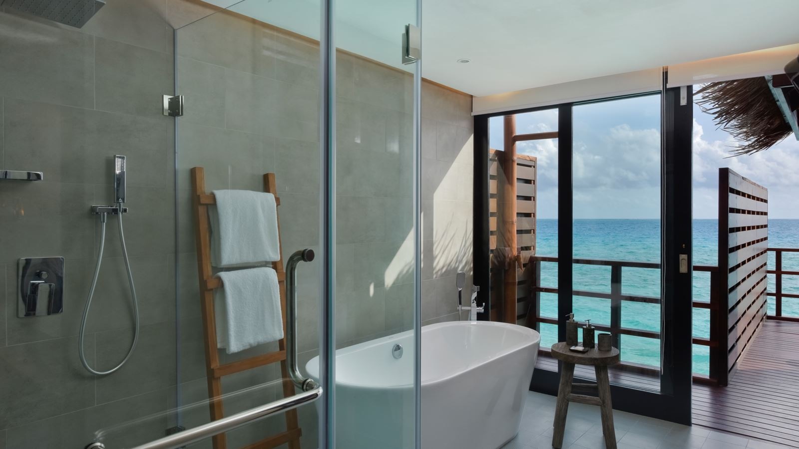 rooms-pool-water-villa