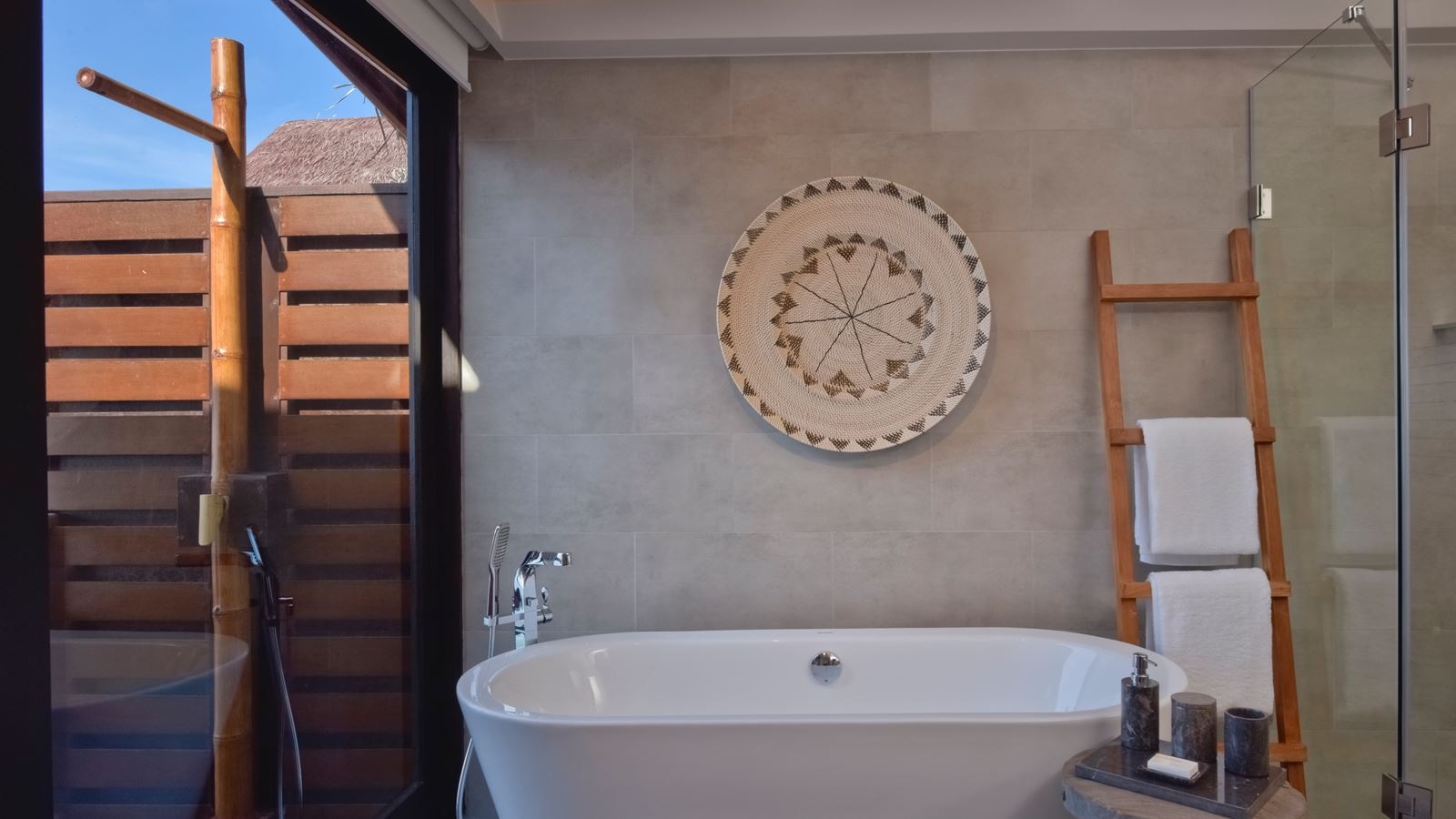 rooms-pool-water-villa