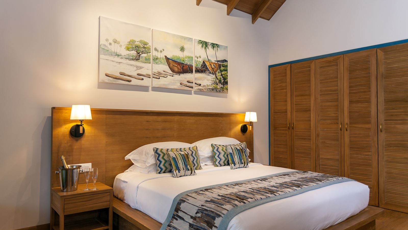 rooms-deluxe-beach-villas