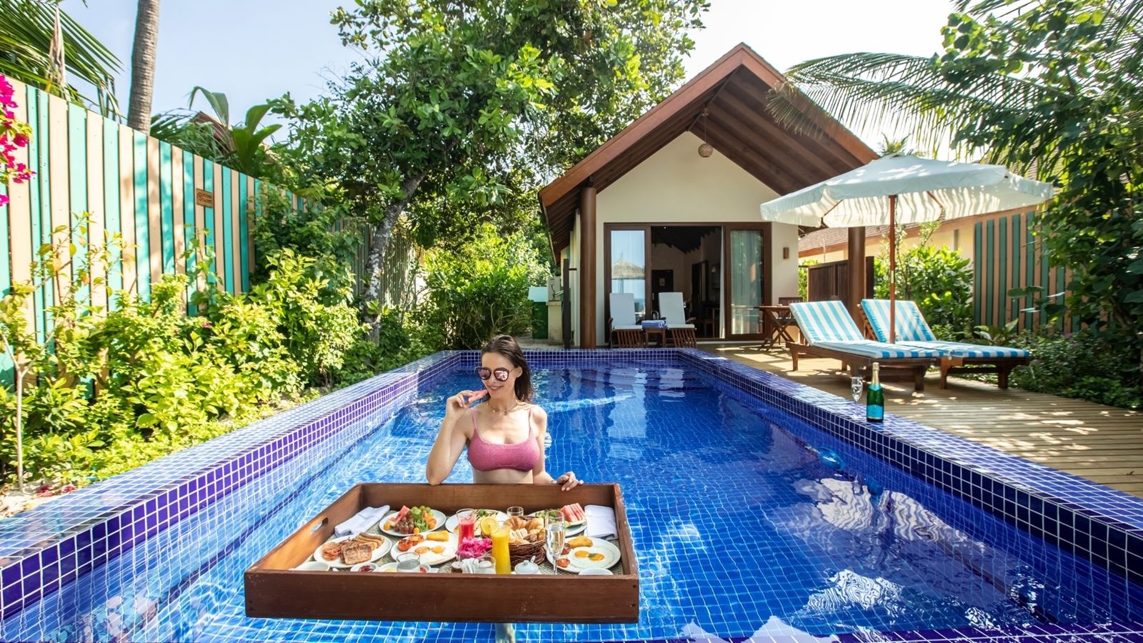 rooms-deluxe-beach-pool-villas