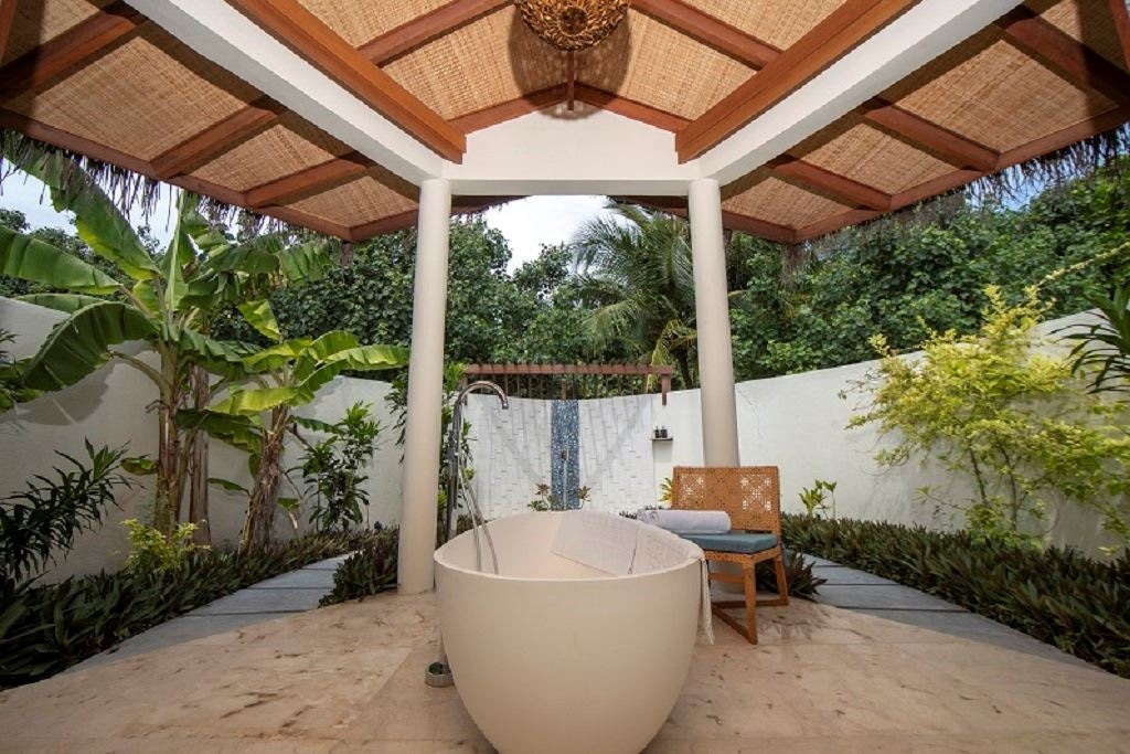 rooms-beach-pool-villa-with-jacuzzi