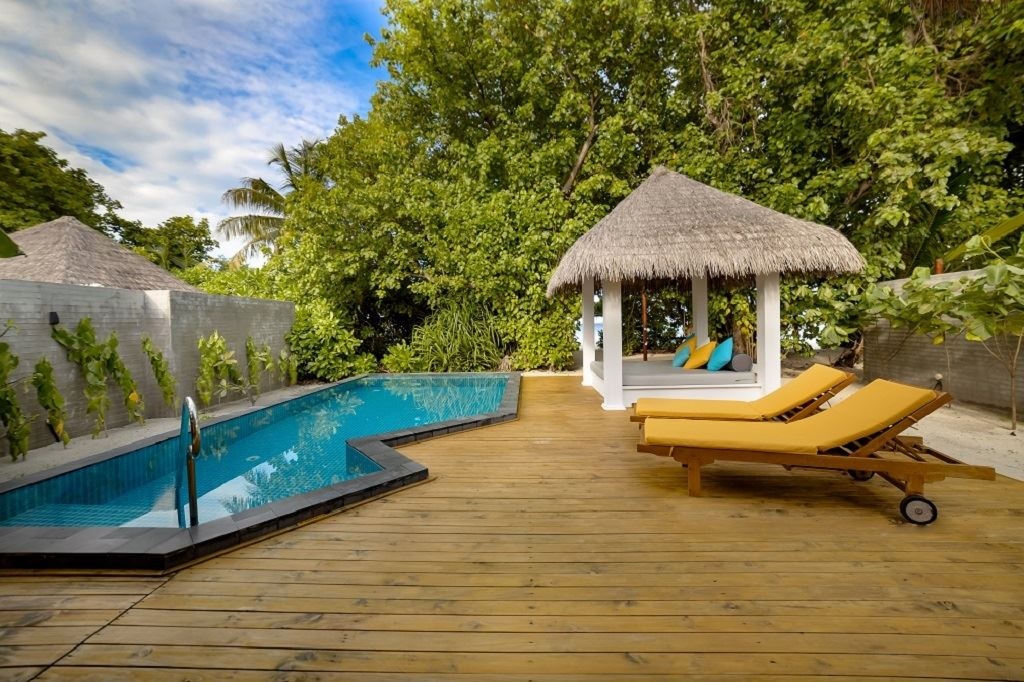 rooms-beach-pool-villa-with-jacuzzi