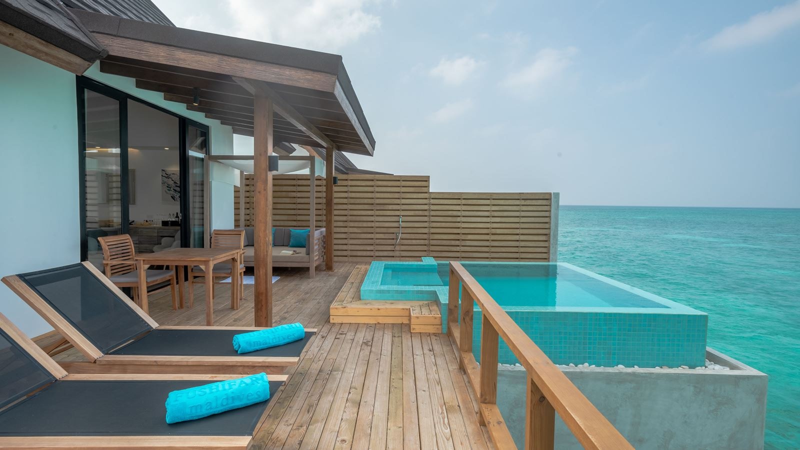 rooms-pool-water-villa