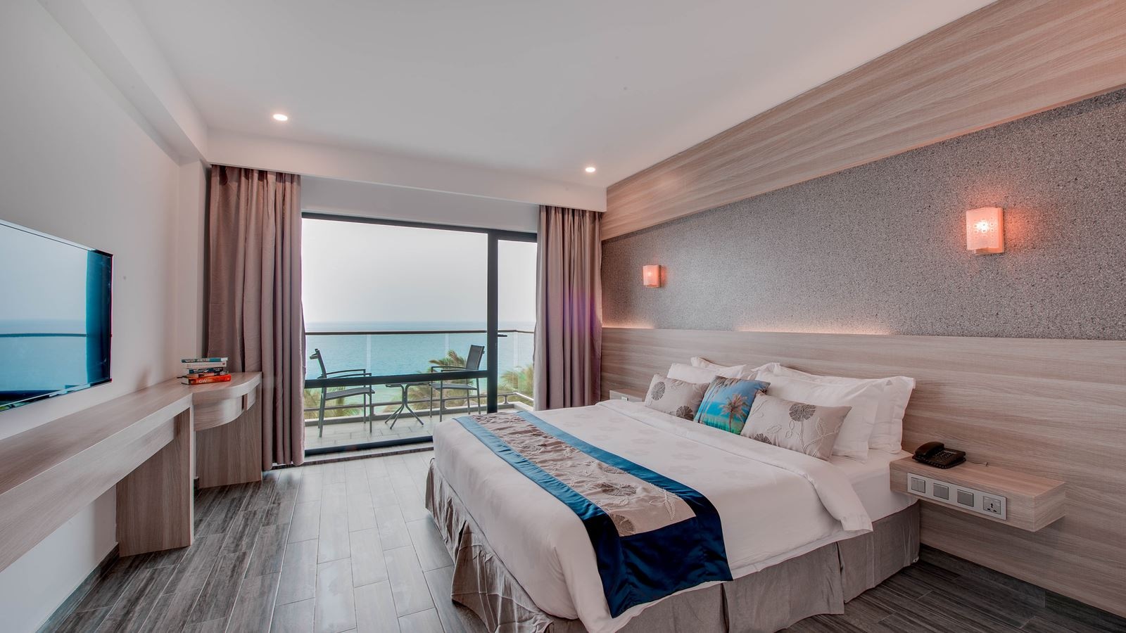 rooms-deluxe-double-room-seaview-with-balcony