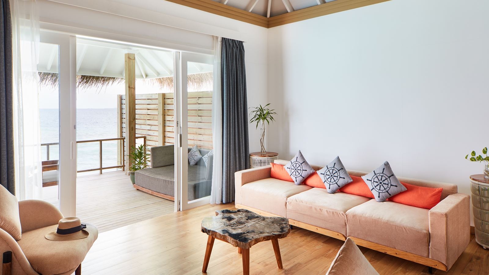 rooms-ocean-residence-with-pool