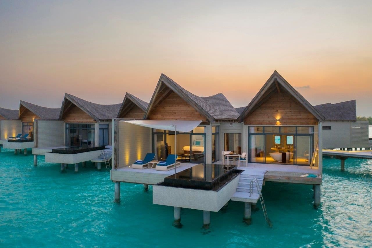 rooms-overwater-pool-villa-lagoon