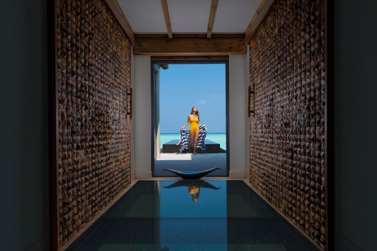 rooms-overwater-pool-villa-lagoon