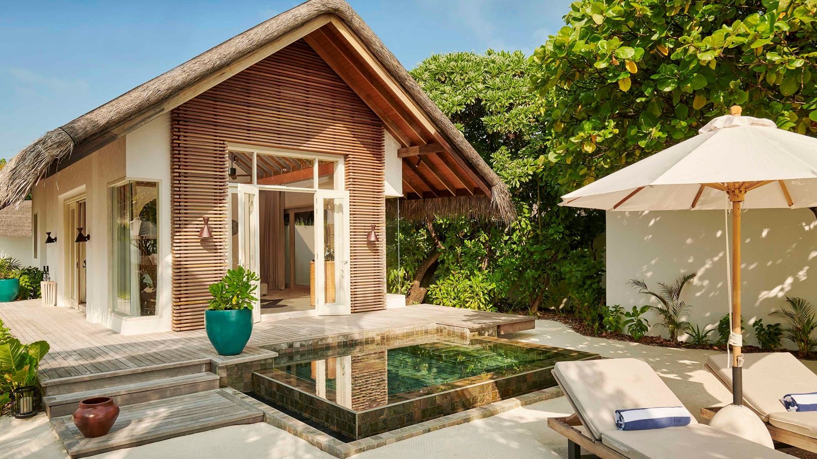 rooms-beach-sunrise-villa-with-pool