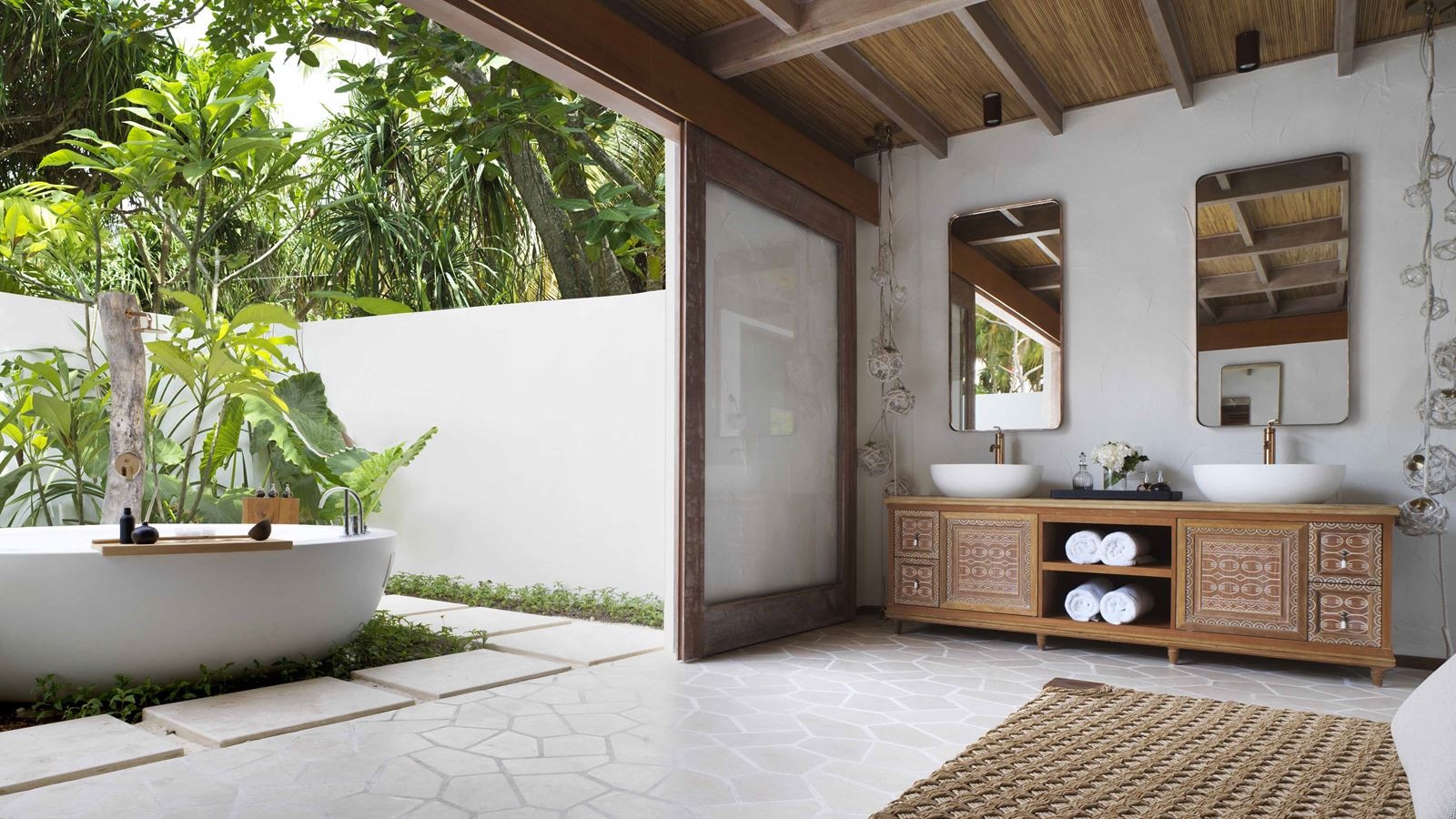 rooms-deluxe-beach-sunrise-villa-with-pool