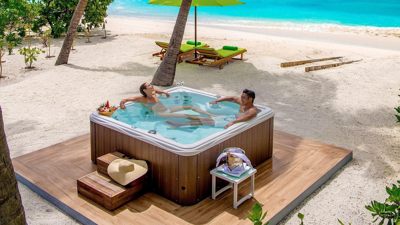 rooms-jacuzzi-beach-villa