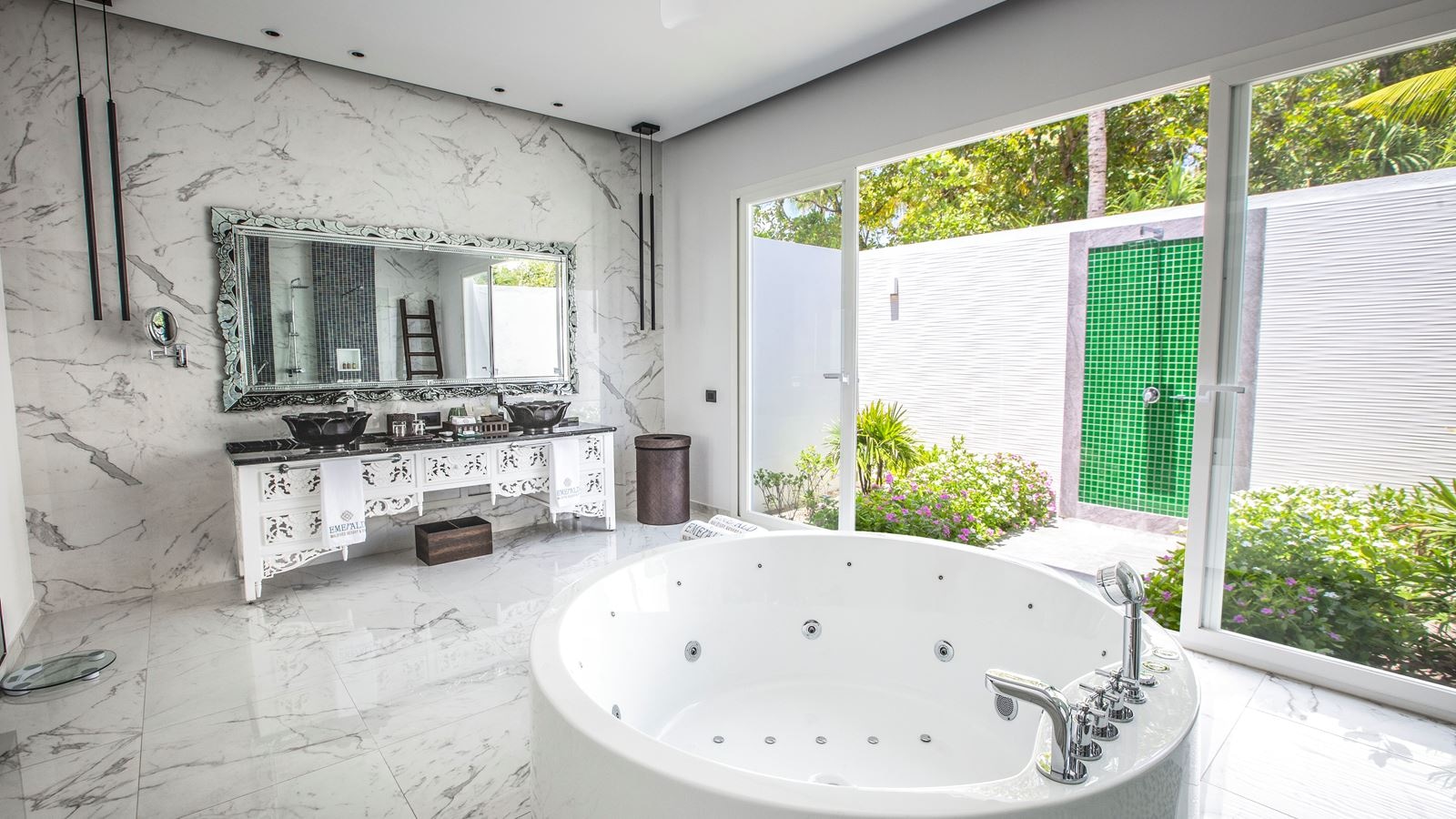 rooms-superior-beach-villa-with-pool