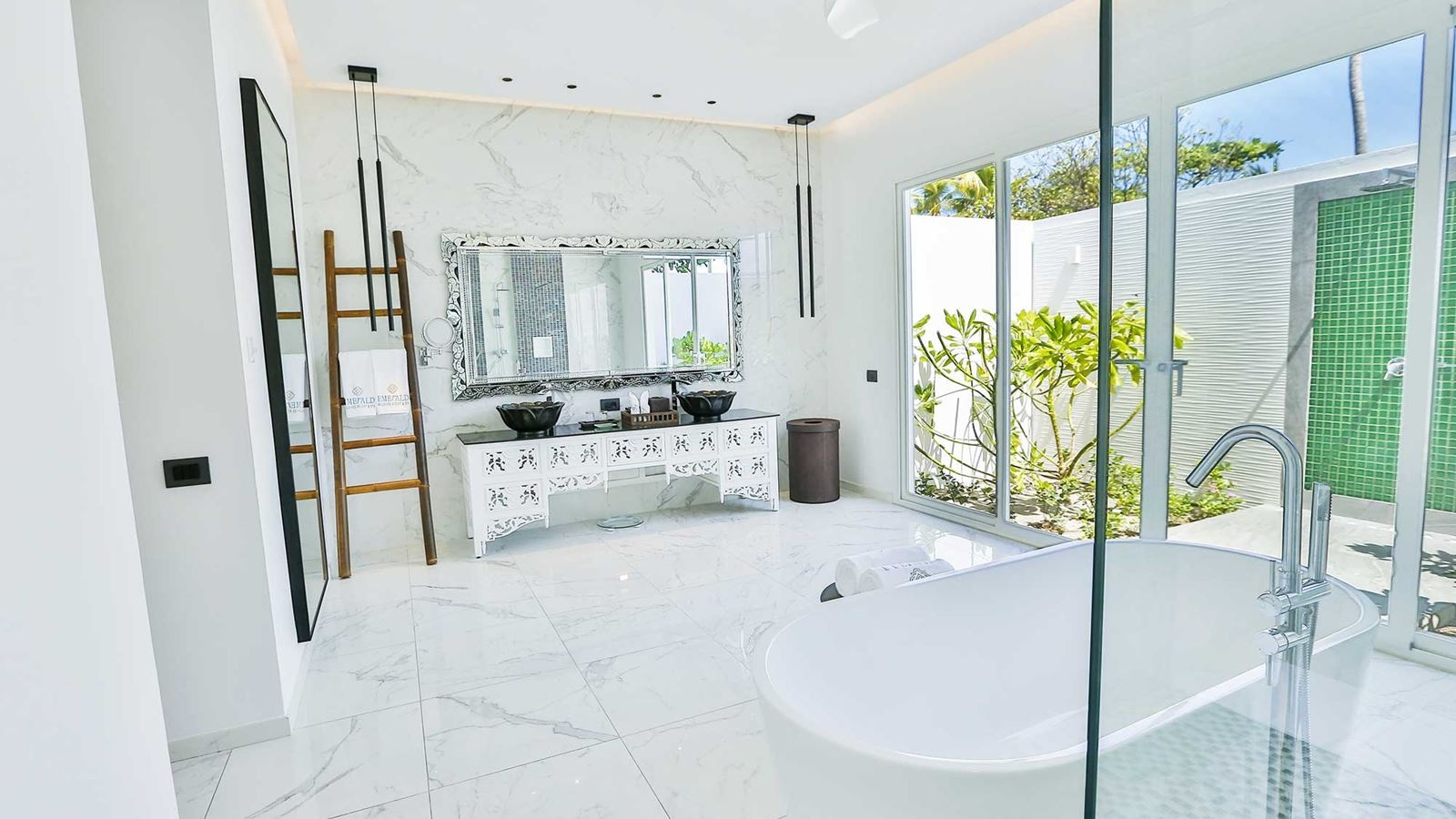 rooms-marina-beach-villa-with-pool