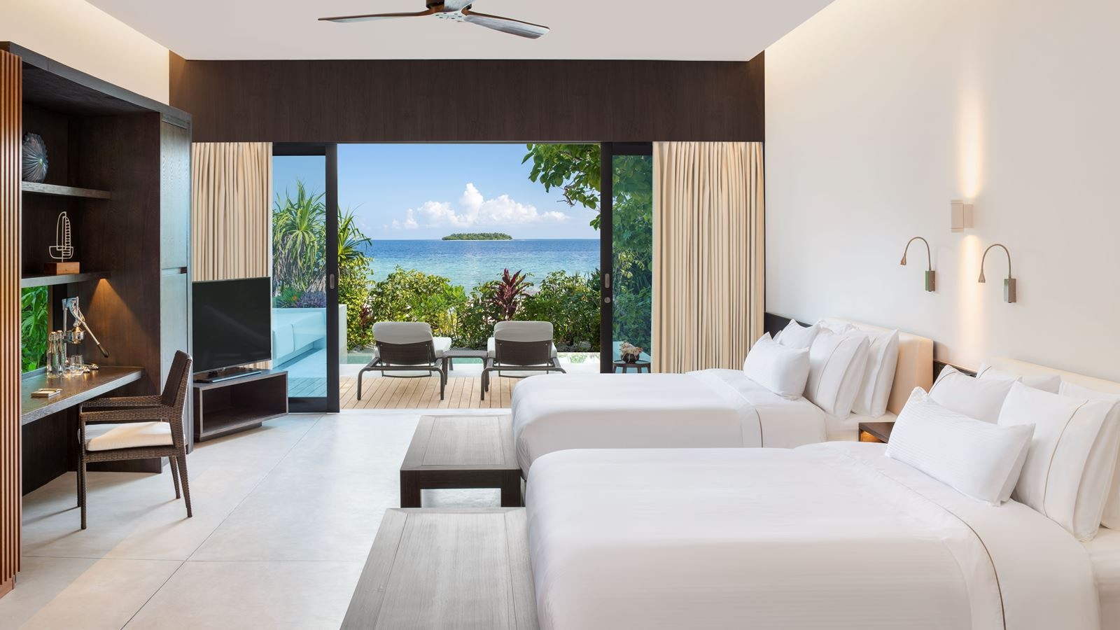 rooms-family-beach-villa-pool