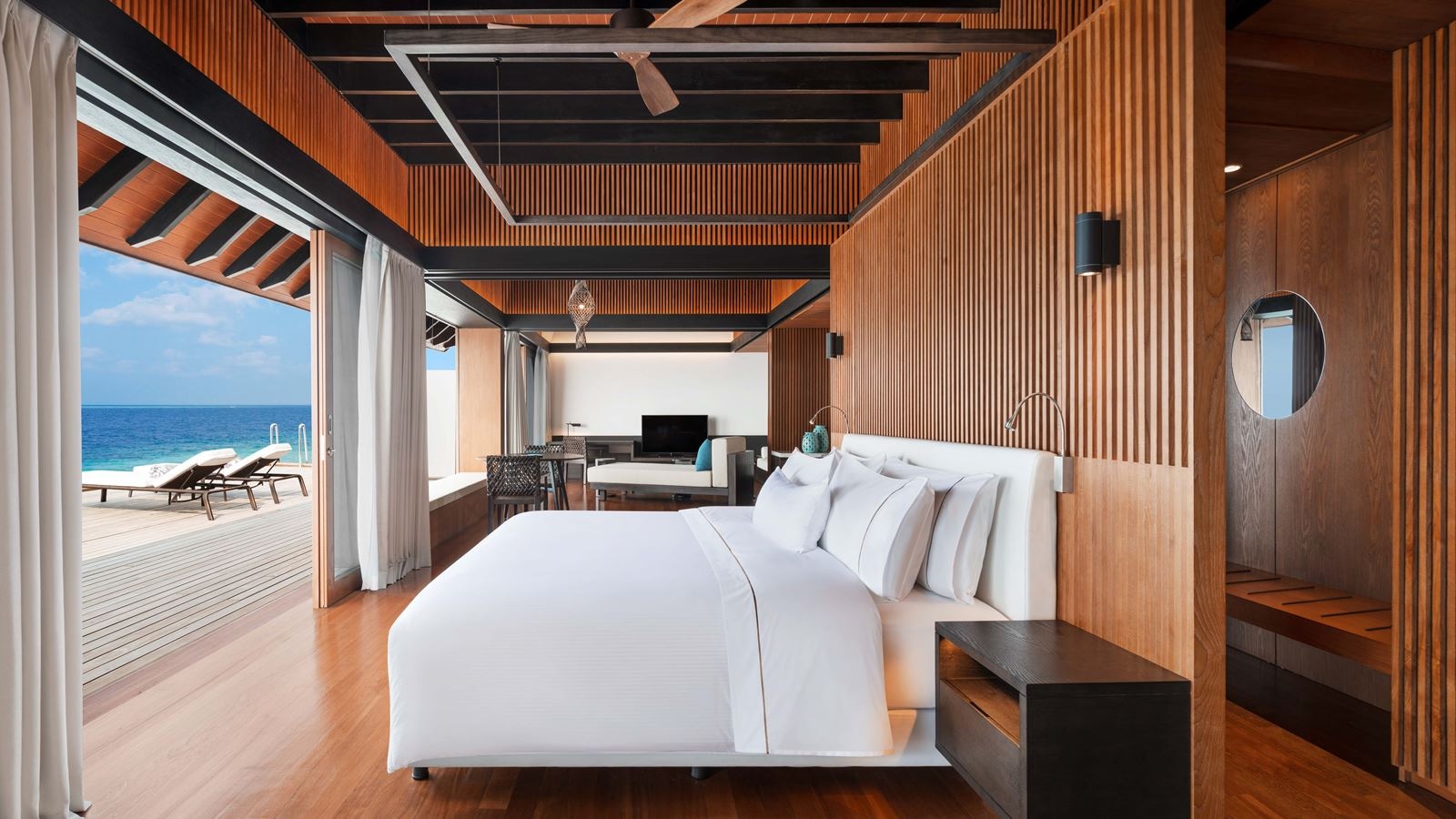 rooms-heavenly-overwater-villa-pool